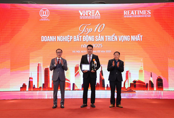 NAM LONG NHẬN LOẠT GIẢI THƯỞNG TẠI SỰ KIỆN “THƯƠNG HIỆU BẤT ĐỘNG SẢN DẪN ĐẦU NĂM 2024-2025”